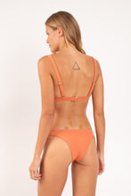 Load image into Gallery viewer, Model Back: Rio De Sol Top Top Sand-Argila Alba
