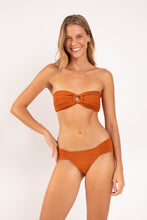 Load image into Gallery viewer, Image 06: Rio De Sol Top Top Ferrugo Mavi