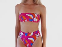 Load and play video in Gallery viewer, Video: Rio De Sol Set Set Antelope Bandeau-Reto Hotpant-Cos