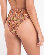 Load image into Gallery viewer, Image 05: Rio De Sol Bottom Bottom Bouquet Hotpants