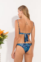 Load image into Gallery viewer, Model Back: Rio De Sol Top Top Reef Tri-Cos