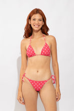 Load image into Gallery viewer, Model Front: Wednesday In Hawaii By Rio De Sol Top Top Kiko-Guava Kauai
