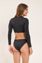 Load image into Gallery viewer, Model Back: Wednesday In Hawaii By Rio De Sol Top Top Lava Reef
