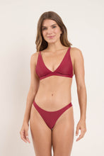 Load image into Gallery viewer, Model Front: Rio De Sol Set Set Touch-Carmim Alba Nice
