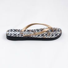 Load image into Gallery viewer, Image 03: Rio De Sol Flip-Flop Ikat Slim

