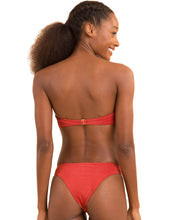 Load image into Gallery viewer, Image 07: Rio De Sol Set Set Malibu-Chili Bandeau-Duo Essential
