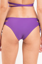 Load image into Gallery viewer, Image 07: Rio De Sol Bottom Bottom Amuleto Madrid
