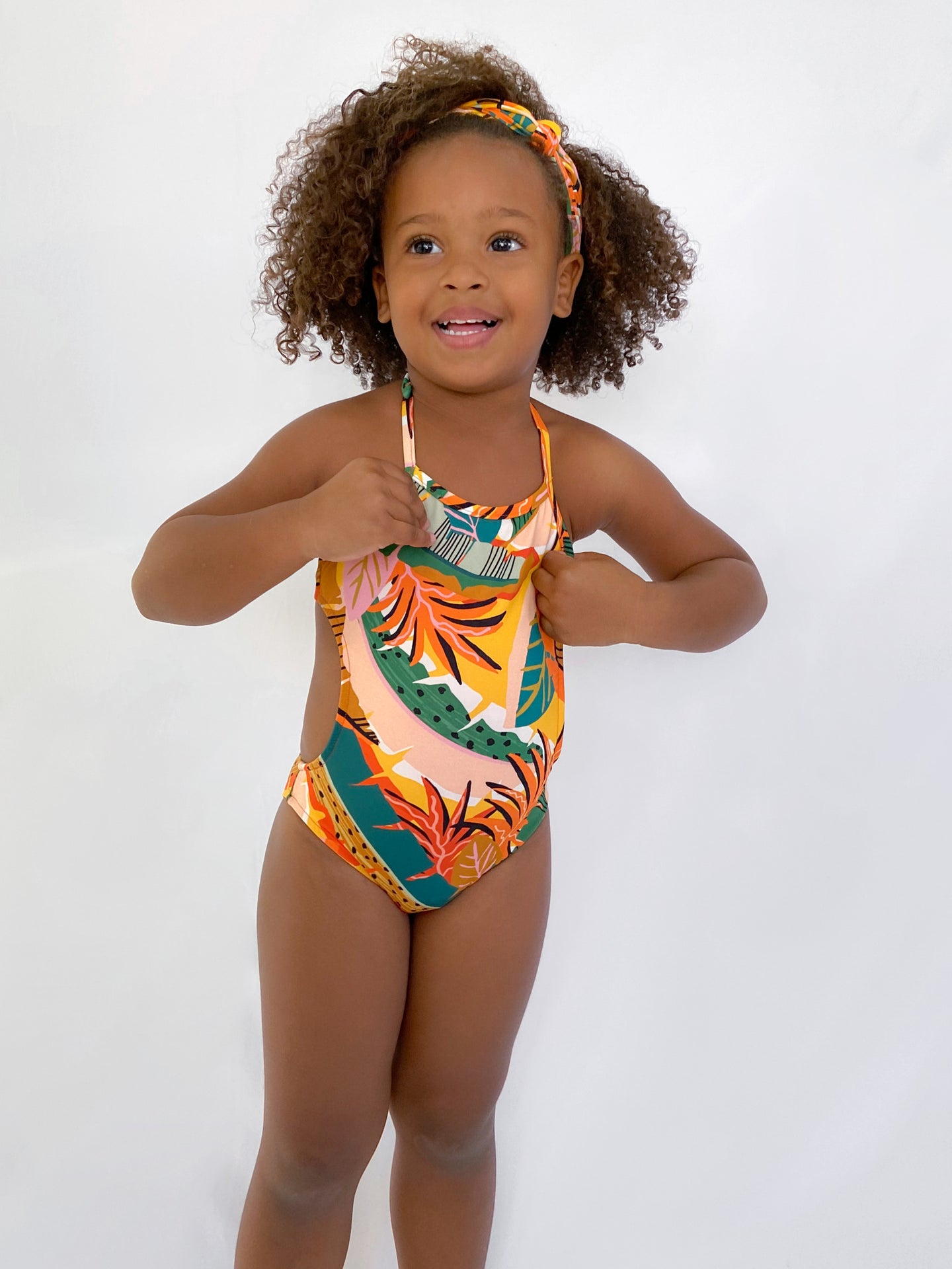 Model Front: Rio De Sol Girl's One-Piece Body El-Arco Kids